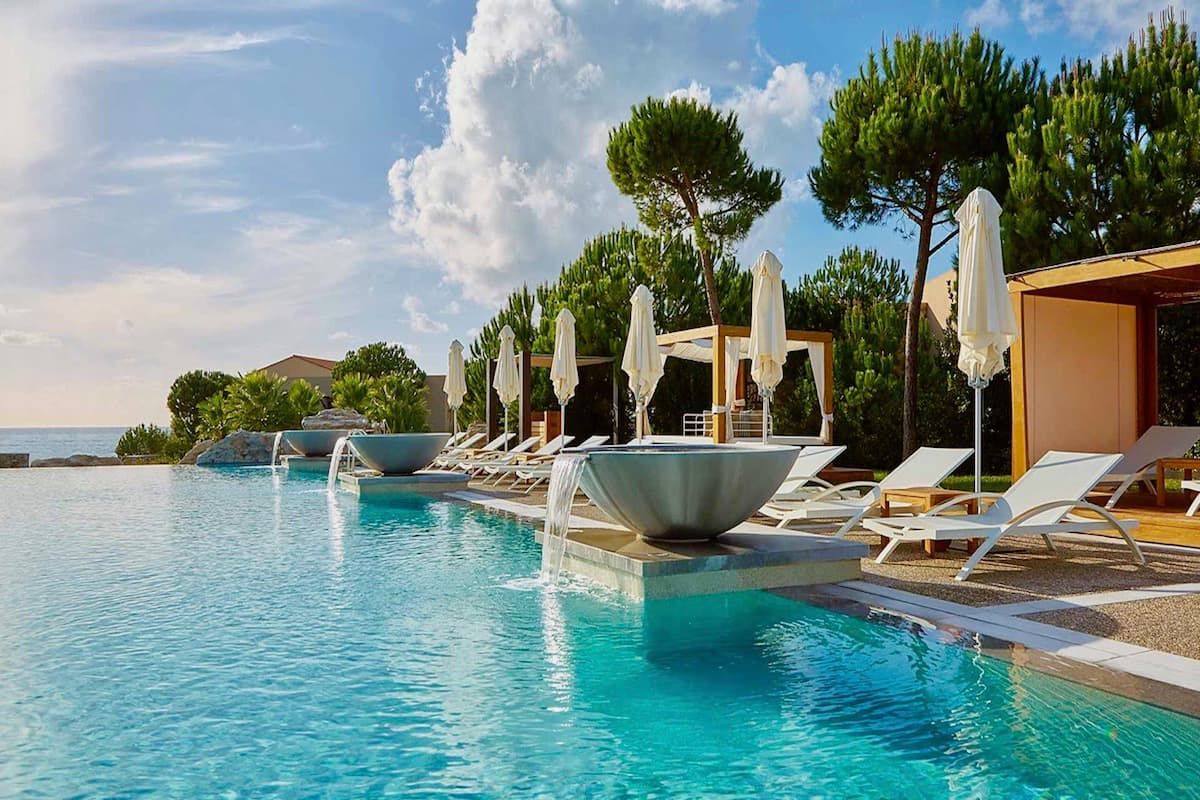 Pylos Costa Navarino, Peloponnese car rentals, Peloponnese rent-a-car